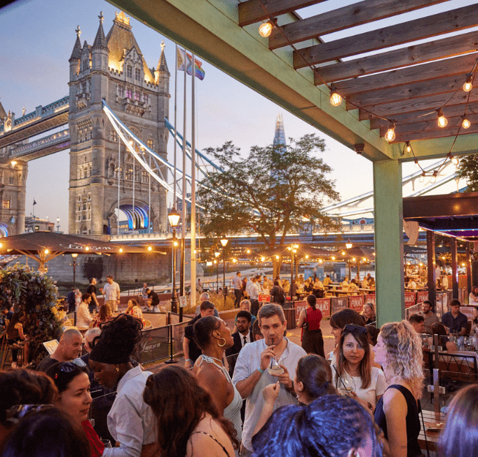 People having drinks at Vicinity London