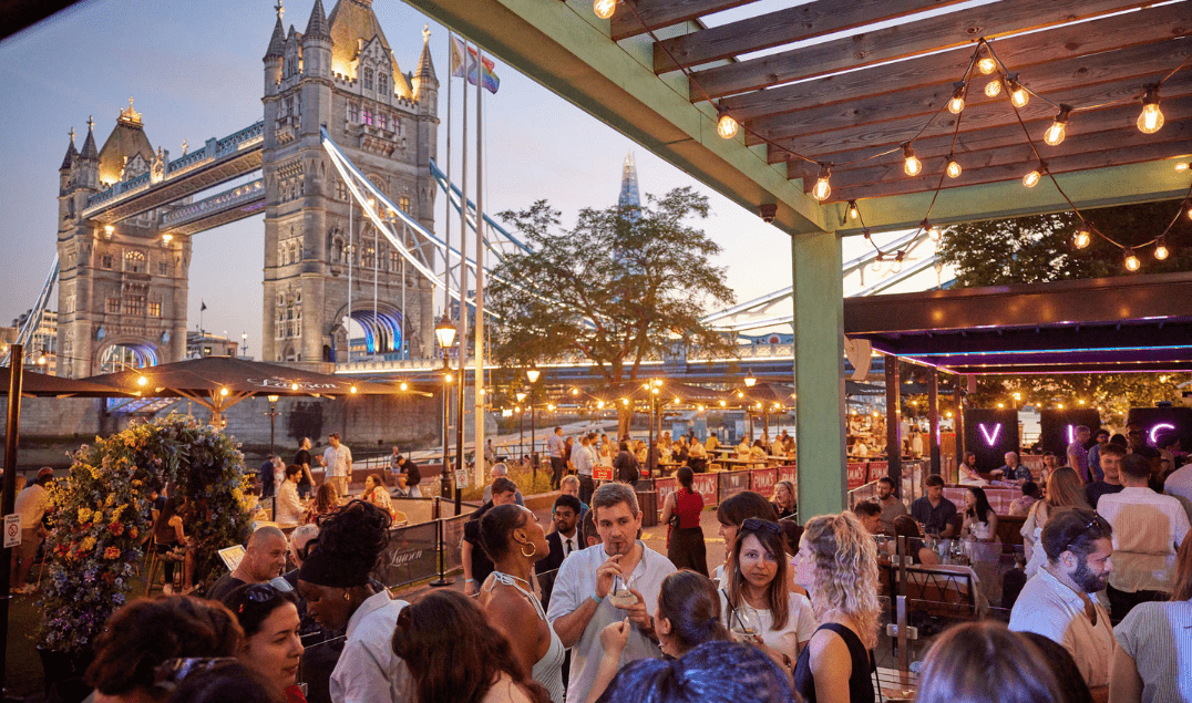 People having drinks at Vicinity London