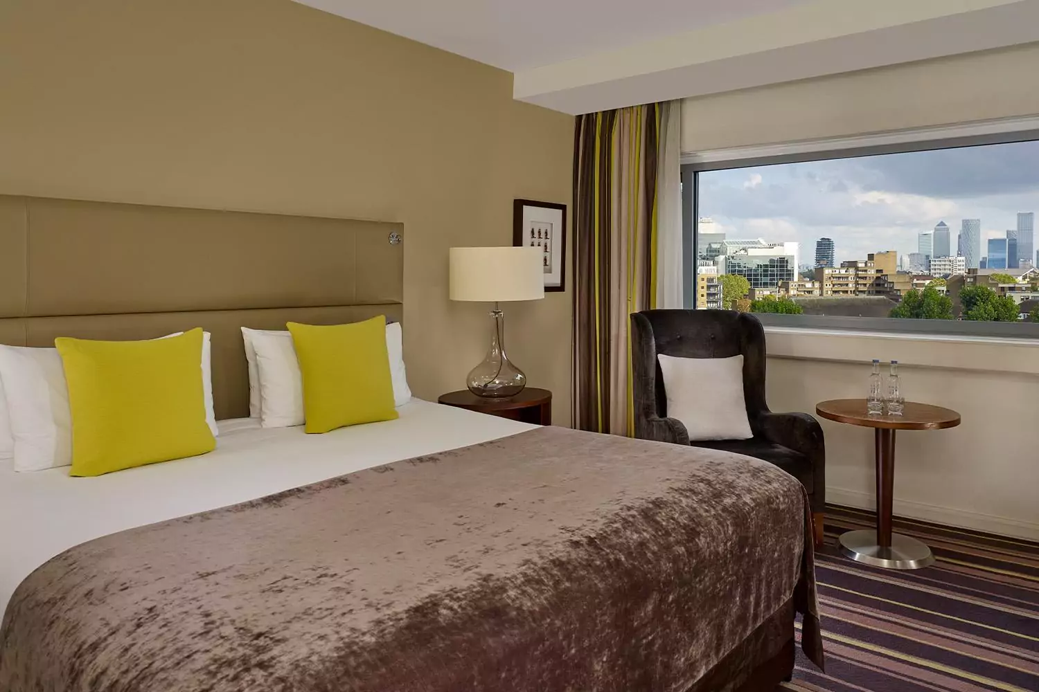 Executive room with a double bed and a view of London - The Tower Hotel